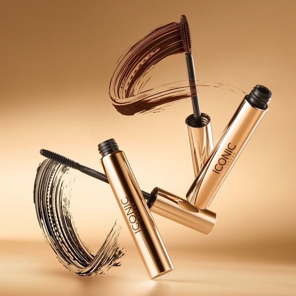 Iconic London Triple Threat Mascara in Black - Picture 7 of 13